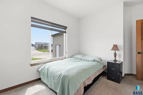 Bedroom - 7212 E 49th St, Sioux Falls, SD 57110 photo 4 of 6