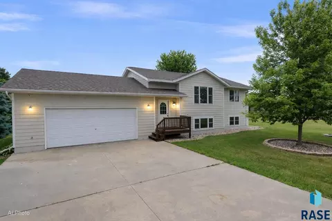 520 N East Ave, Canistota, SD 57012