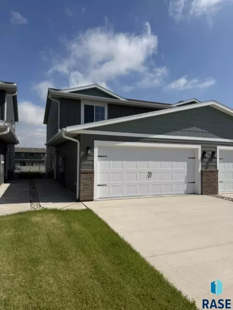 9614 W Tunis Dr, Sioux Falls, SD 57106