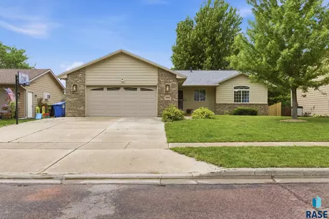 6519 W Bonnie Ct, Sioux Falls, SD 57106