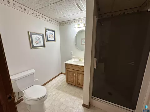 Bath - 904 S Stadium Dr, Freeman, SD 57029 photo 5 of 5