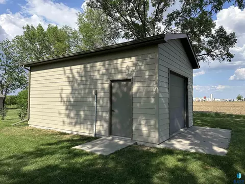 Other - 904 S Stadium Dr, Freeman, SD 57029 photo 3 of 25