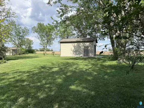 Exterior - 904 S Stadium Dr, Freeman, SD 57029 photo 17 of 24