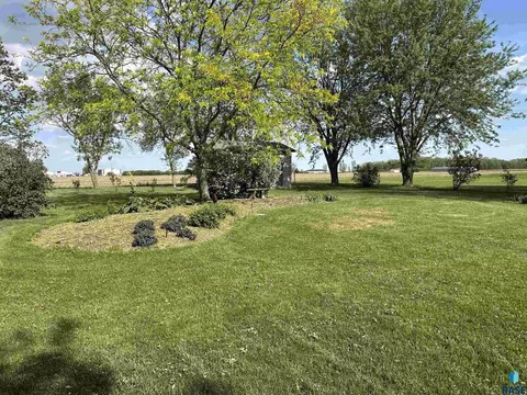 Exterior - 904 S Stadium Dr, Freeman, SD 57029 photo 23 of 24