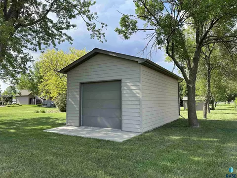 Other - 904 S Stadium Dr, Freeman, SD 57029 photo 4 of 25