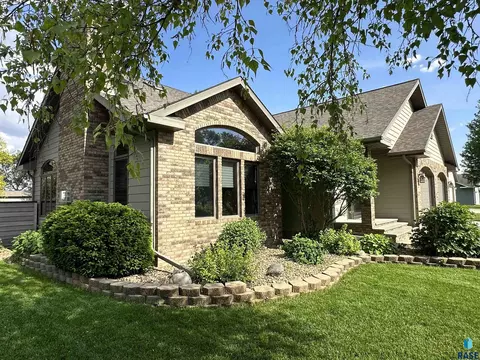 Exterior - 904 S Stadium Dr, Freeman, SD 57029 photo 6 of 24