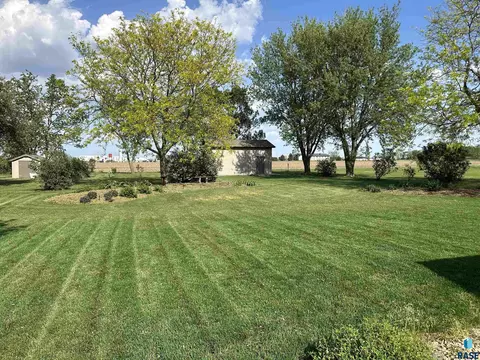Exterior - 904 S Stadium Dr, Freeman, SD 57029 photo 24 of 24