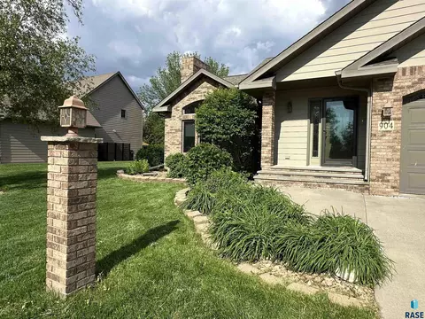 Exterior - 904 S Stadium Dr, Freeman, SD 57029 photo 8 of 24