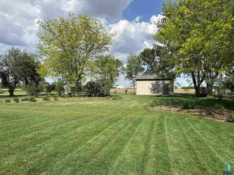Exterior - 904 S Stadium Dr, Freeman, SD 57029 photo 15 of 24