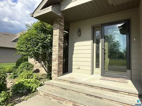 Exterior - 904 S Stadium Dr, Freeman, SD 57029 photo 7 of 24