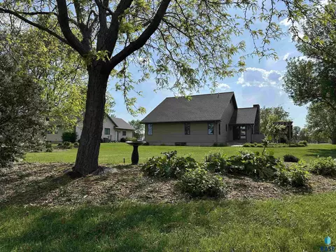 Exterior - 904 S Stadium Dr, Freeman, SD 57029 photo 22 of 24