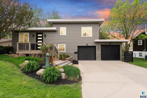 105 E 36th St, Sioux Falls, SD 57105