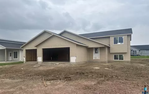 1220 N Titan St, Tea, SD 57064