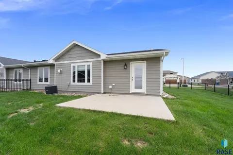 Exterior - 2502 N Lammers Ct, Tea, SD 57064 photo 1 of 7