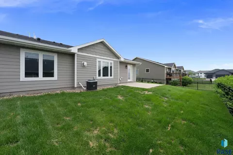 Exterior - 2502 N Lammers Ct, Tea, SD 57064 photo 2 of 7