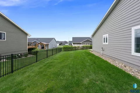 Exterior - 2502 N Lammers Ct, Tea, SD 57064 photo 5 of 7