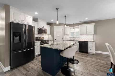Kitchen - 2502 N Lammers Ct, Tea, SD 57064 photo 1 of 7