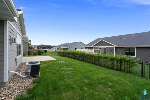 Exterior - 2502 N Lammers Ct, Tea, SD 57064 photo 3 of 7