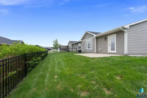 Exterior - 2502 N Lammers Ct, Tea, SD 57064 photo 4 of 7
