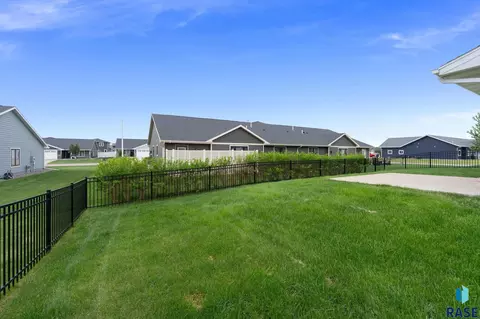 Exterior - 2502 N Lammers Ct, Tea, SD 57064 photo 6 of 7