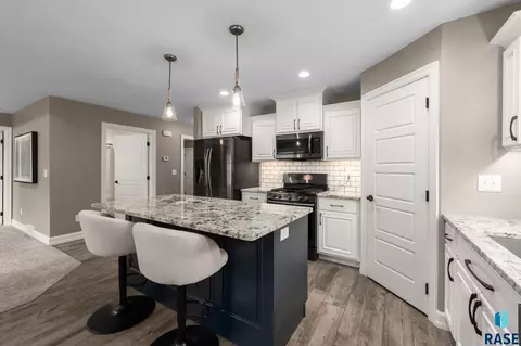 Kitchen - 2502 N Lammers Ct, Tea, SD 57064 photo 3 of 7