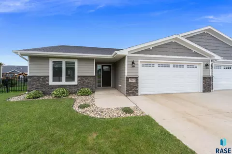 2502 N Lammers Ct, Tea, SD 57064