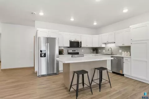 Kitchen - 8025 E Tencate Pl, Sioux Falls, SD 57110 photo 2 of 3