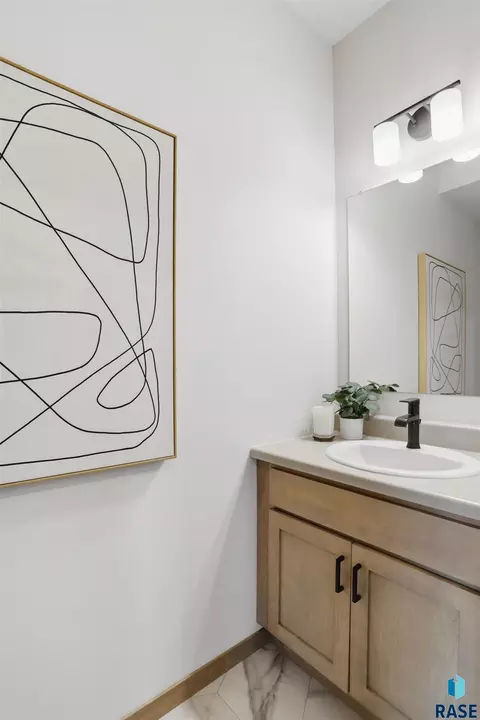 Bath - 8025 E Tencate Pl, Sioux Falls, SD 57110 photo 3 of 3