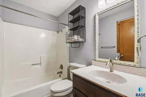 Bath - 912 NE 9th St, Madison, SD 57042 photo 4 of 5