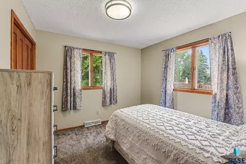 Bedroom - 912 NE 9th St, Madison, SD 57042 photo 6 of 12