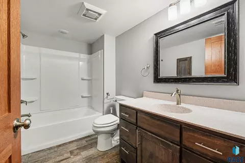 Bath - 912 NE 9th St, Madison, SD 57042 photo 1 of 5