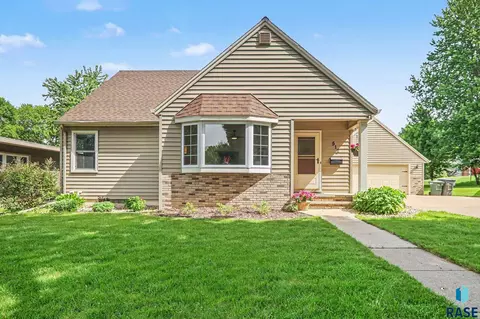 512 W Crawford St, Luverne, MN 56156