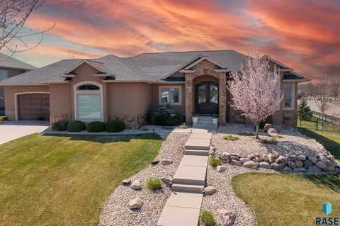 7301 S Meredith Ave, Sioux Falls, SD 57108