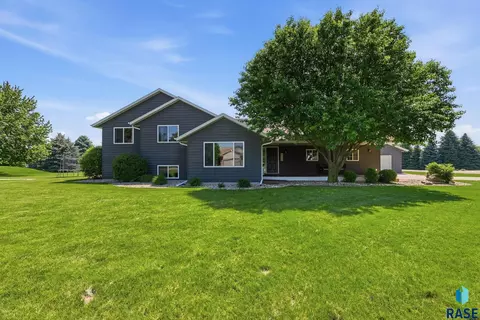 27120 Morning Glory Ave, Harrisburg, SD 57032