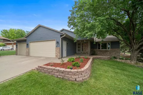 1000 N Richmond Cir, Sioux Falls, SD 57103