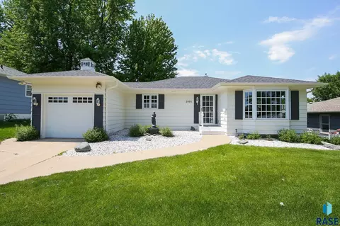 2005 S Lyndale Ave, Sioux Falls, SD 57105