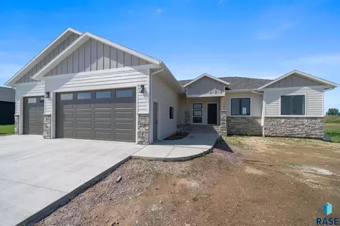 Exterior - 408 E 11th St, Crooks, SD 57020 photo 3 of 3