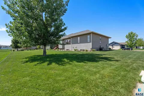 Exterior - 6741 E 44th St, Sioux Falls, SD 57110 photo 8 of 8