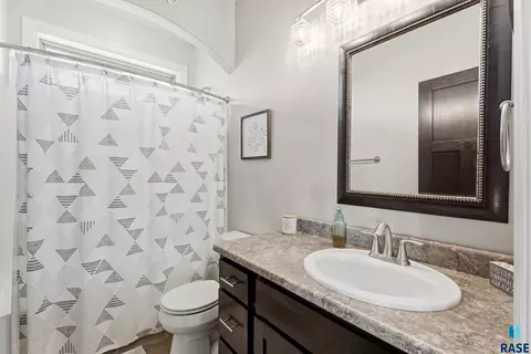 Bath - 6741 E 44th St, Sioux Falls, SD 57110 photo 2 of 3