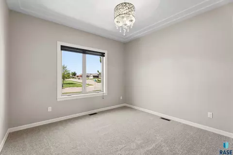 Bedroom - 6741 E 44th St, Sioux Falls, SD 57110 photo 4 of 11