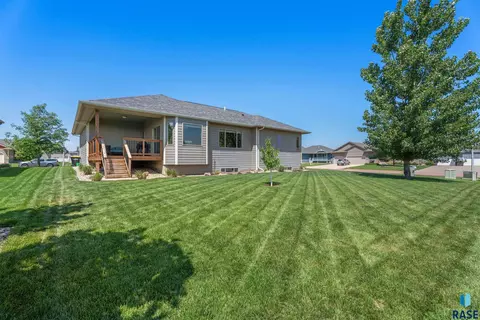 Exterior - 6741 E 44th St, Sioux Falls, SD 57110 photo 7 of 8
