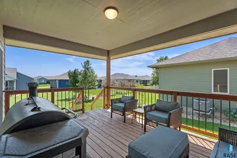 Exterior - 6741 E 44th St, Sioux Falls, SD 57110 photo 5 of 8