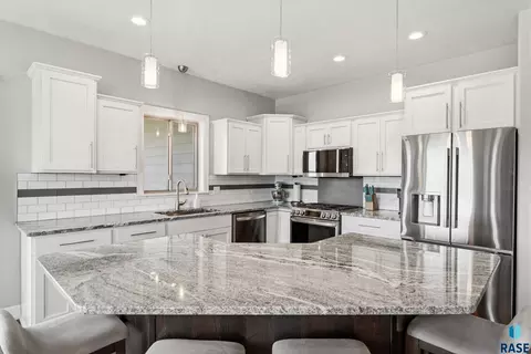 Kitchen - 6741 E 44th St, Sioux Falls, SD 57110 photo 3 of 3