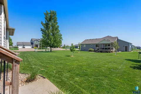 Exterior - 6741 E 44th St, Sioux Falls, SD 57110 photo 6 of 8
