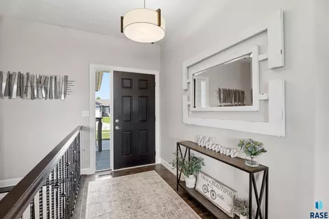 Entry Way - 6741 E 44th St, Sioux Falls, SD 57110 photo 1 of 1