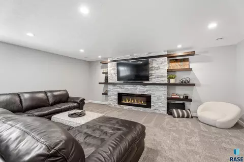 Living - 6741 E 44th St, Sioux Falls, SD 57110 photo 5 of 6