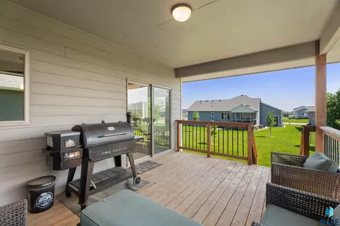 Exterior - 6741 E 44th St, Sioux Falls, SD 57110 photo 4 of 8