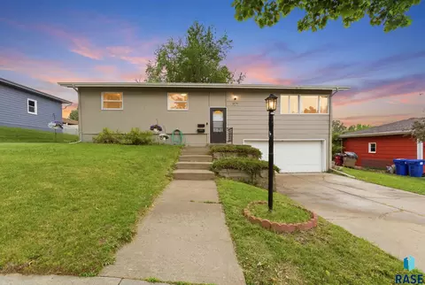 2313 E 17th St, Sioux Falls, SD 57103
