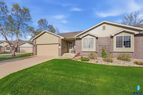 3403 S Pennant Pl, Sioux Falls, SD 57110