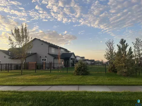 431 Brody Ct, Harrisburg, SD 57032